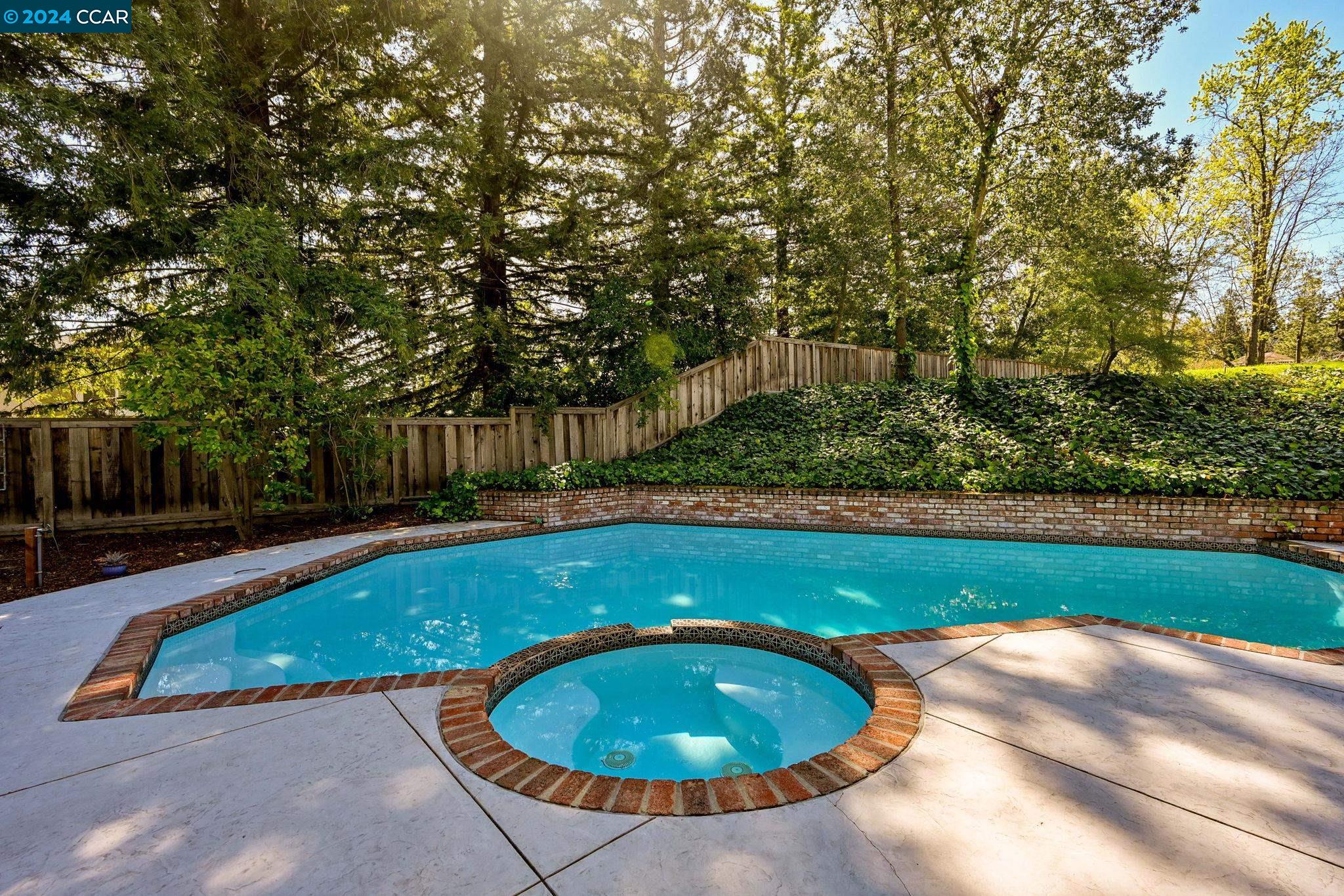1026 Pleasant Oaks Dr