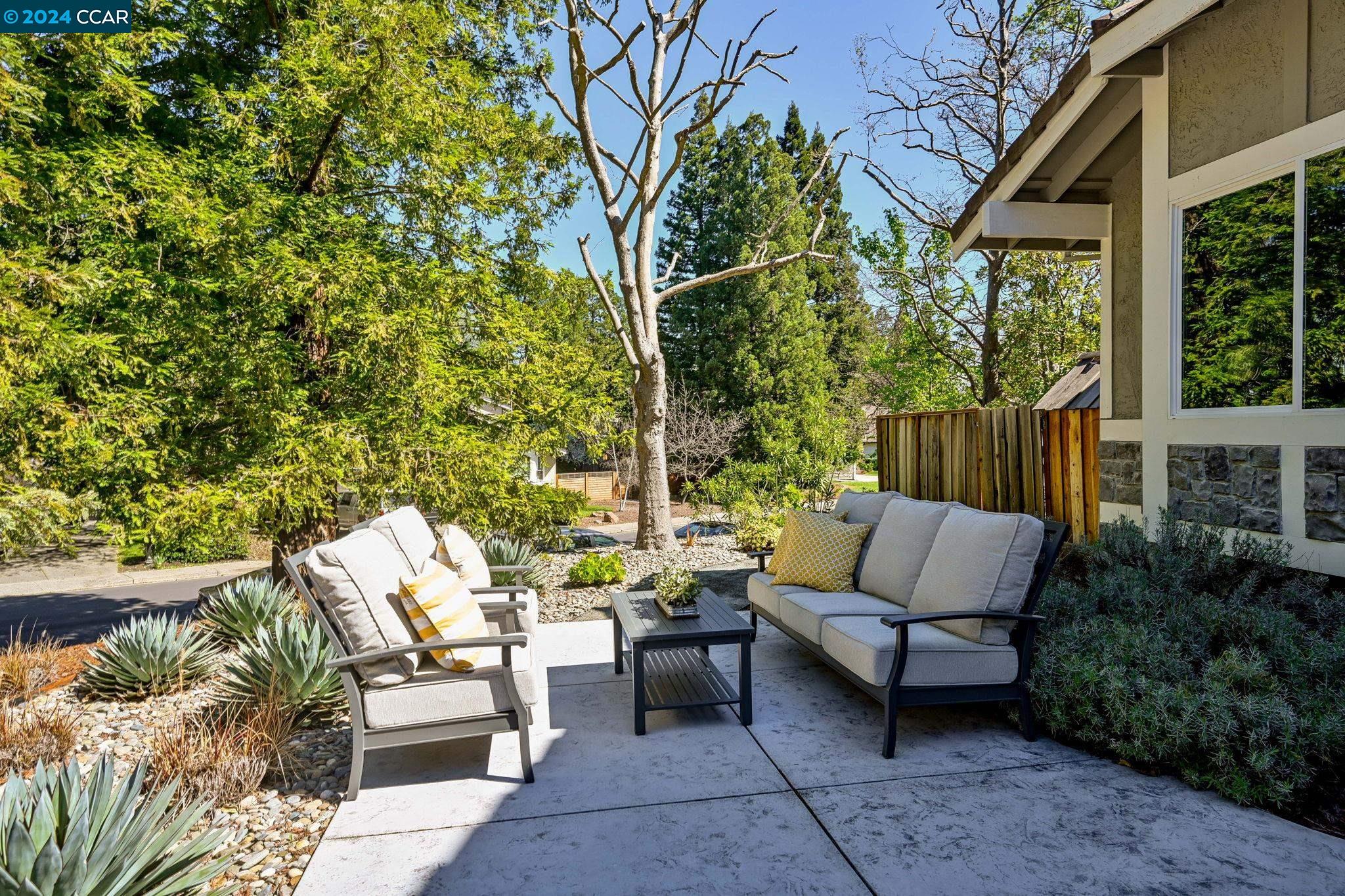 1026 Pleasant Oaks Dr