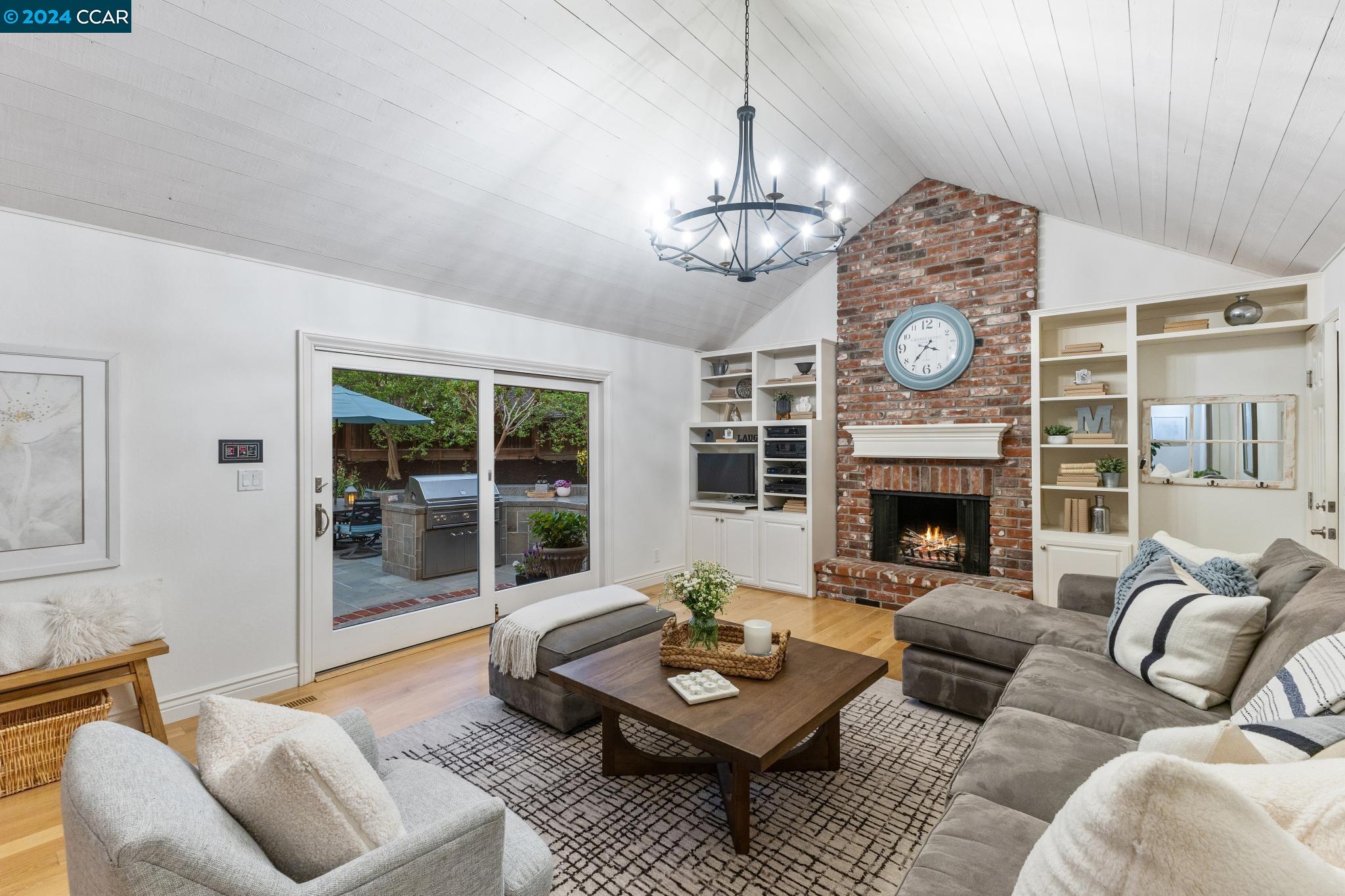 50 Jessica Ct