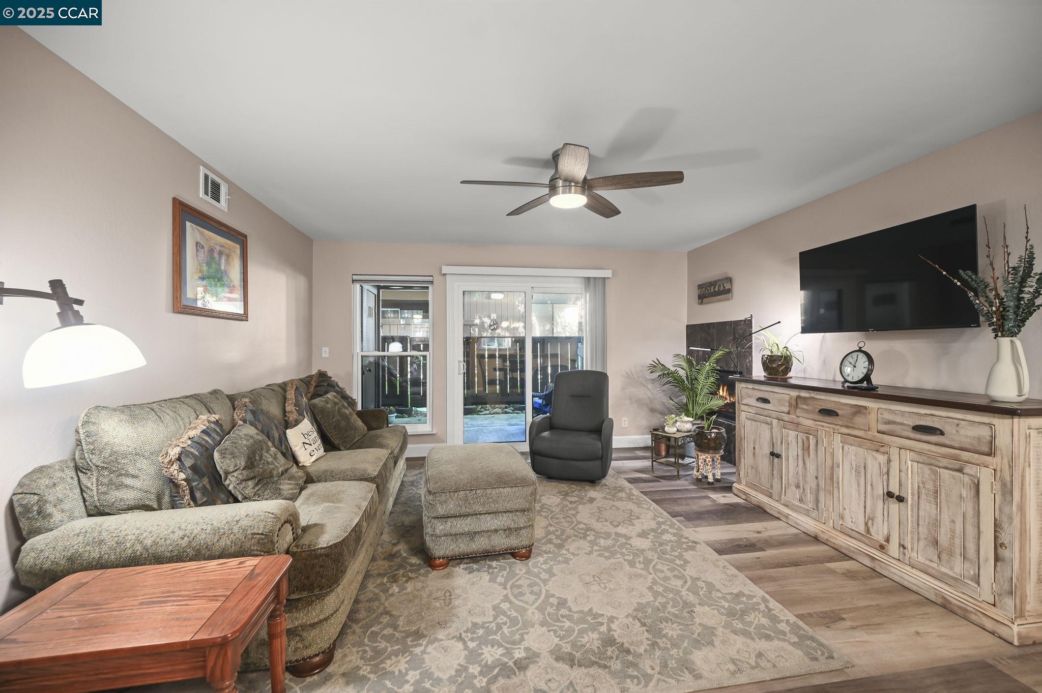 8112 Camelback Pl