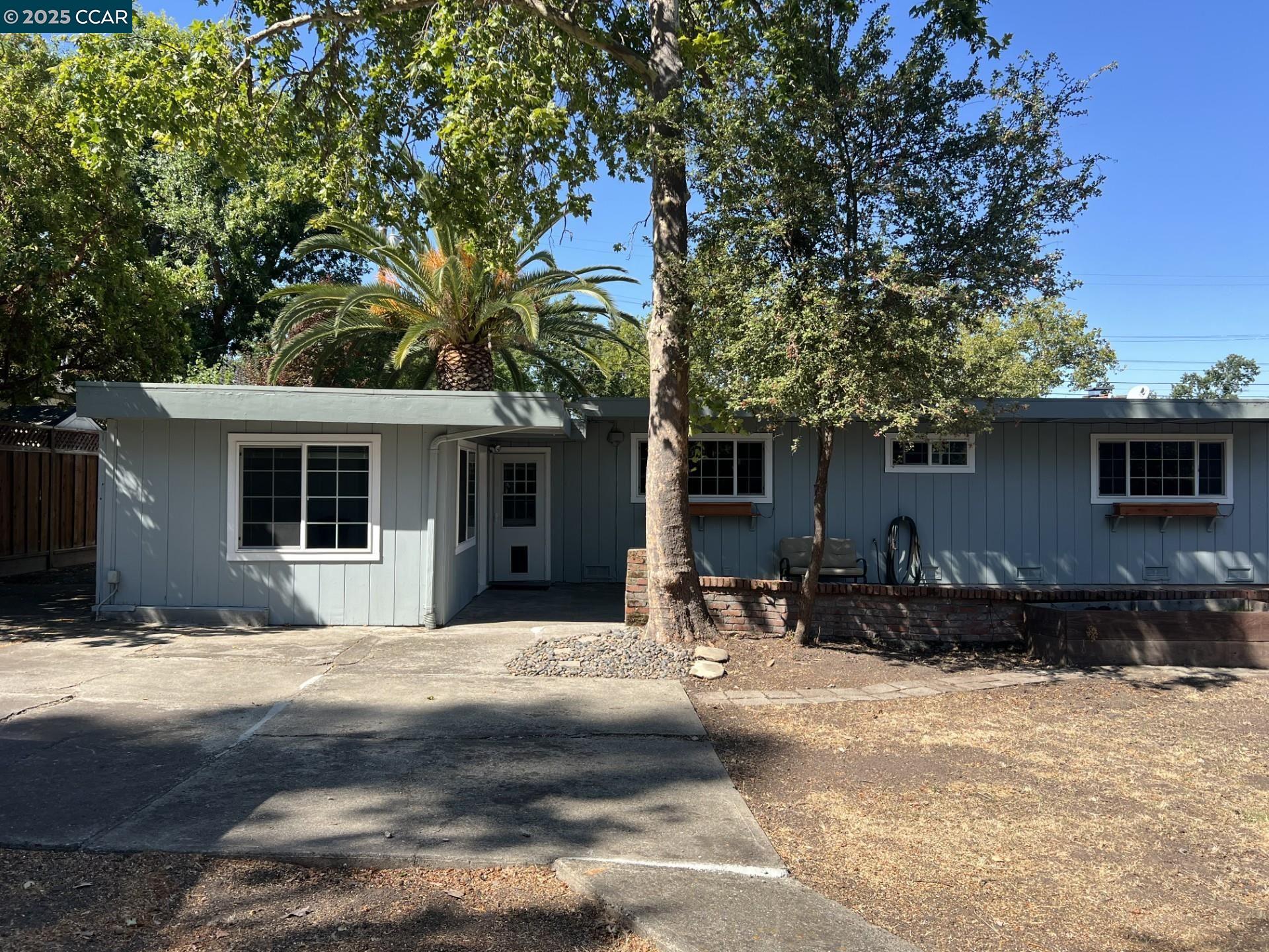 760 Rosewood Dr