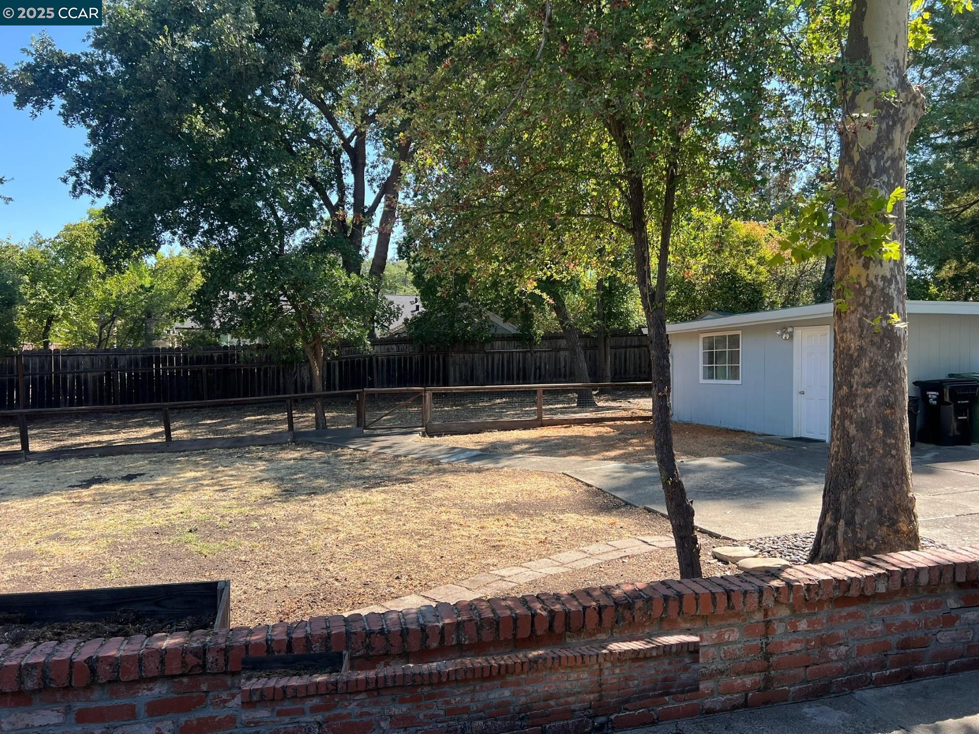 760 Rosewood Dr