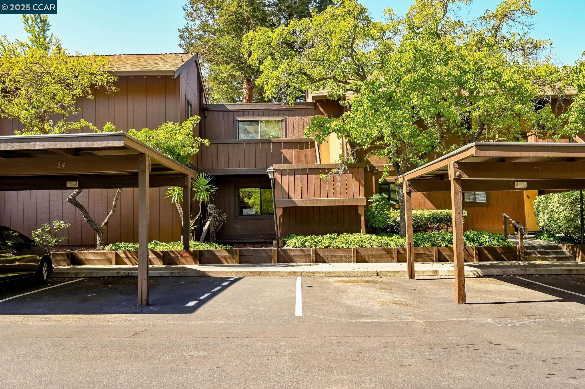 8112 Camelback Pl