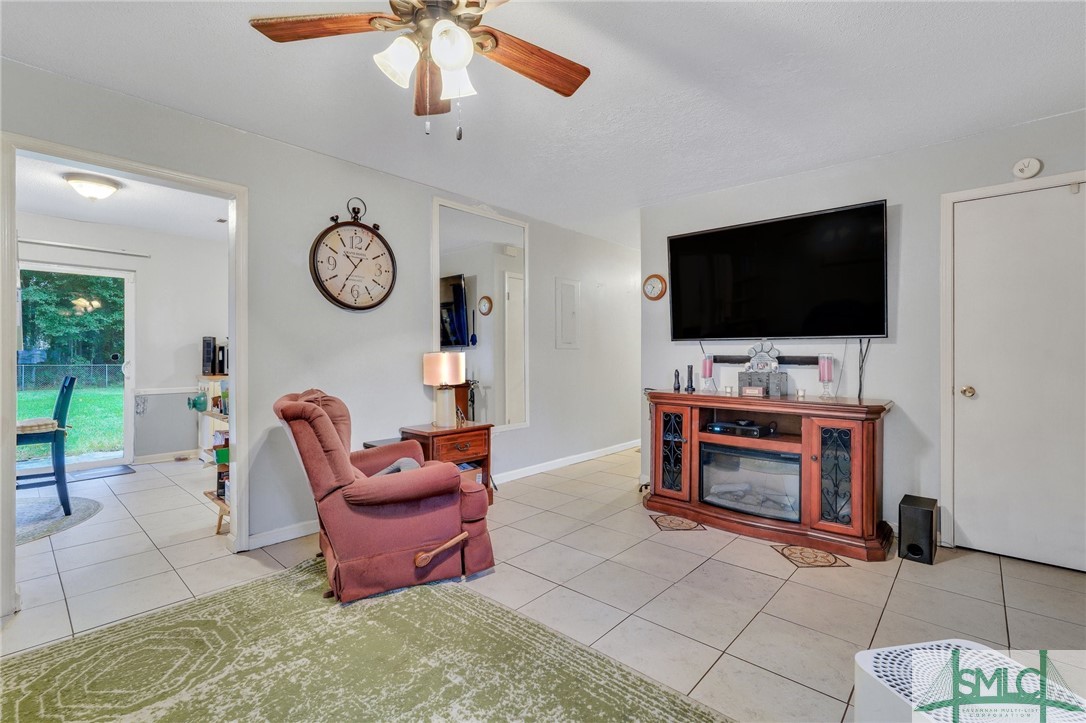 1098 Live Oak Drive