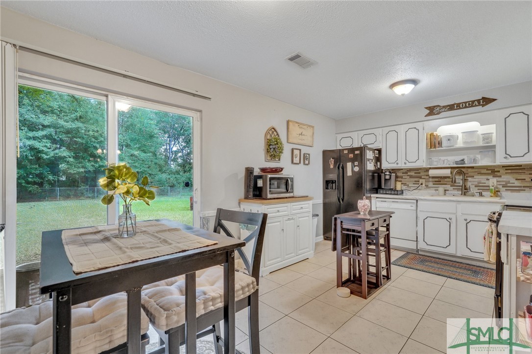 1098 Live Oak Drive