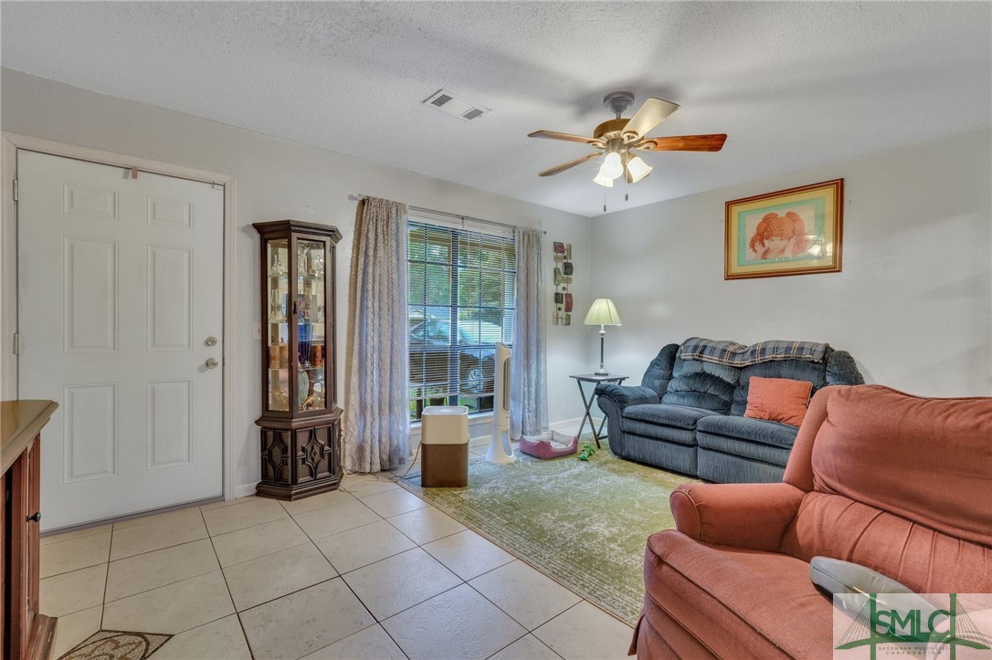 1098 Live Oak Drive