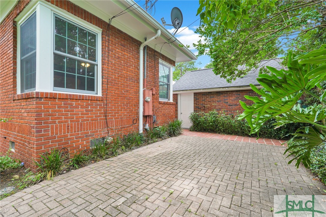 516 E 53rd Street