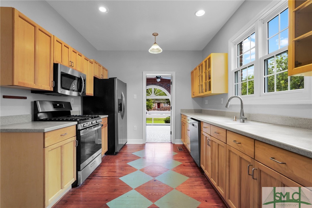 516 E 53rd Street