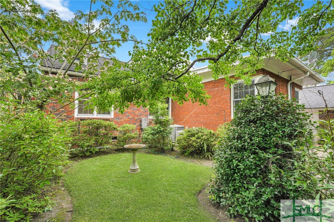 516 E 53rd Street