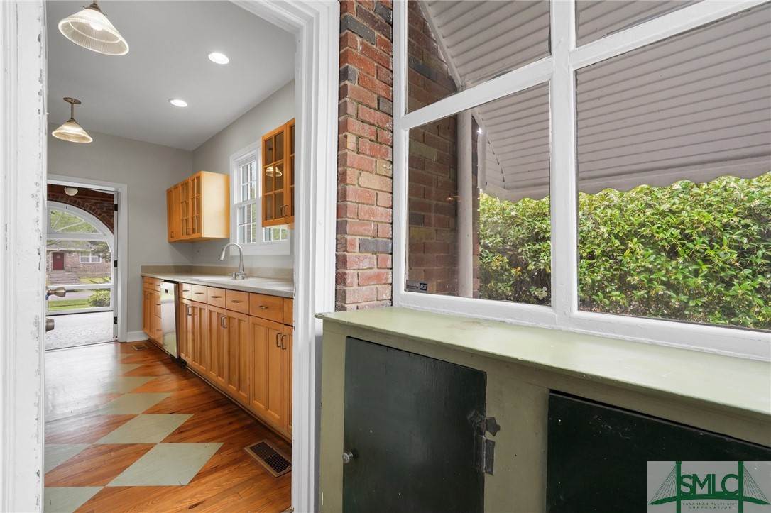 516 E 53rd Street