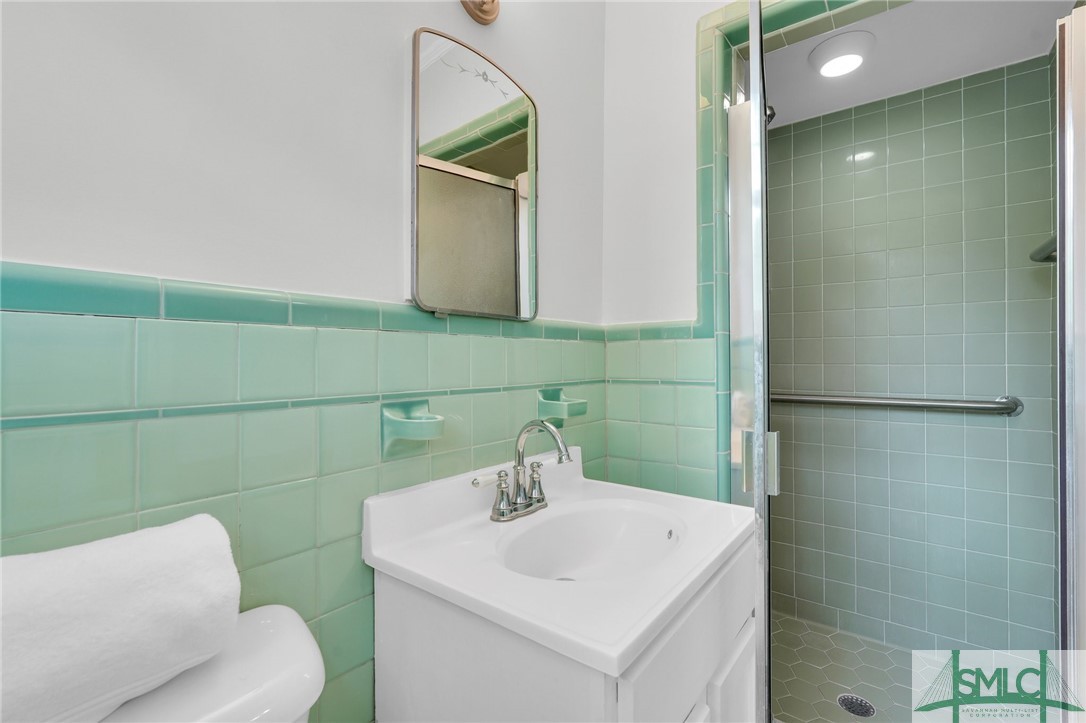 516 E 53rd Street