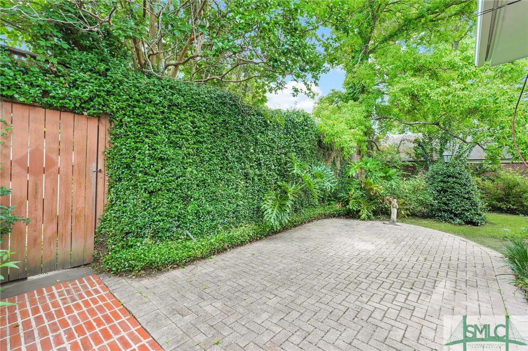 516 E 53rd Street