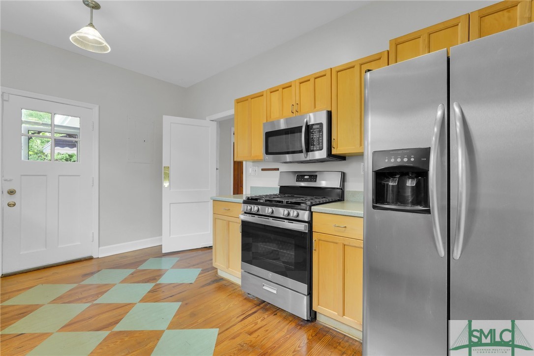 516 E 53rd Street