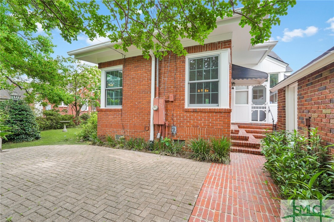 516 E 53rd Street
