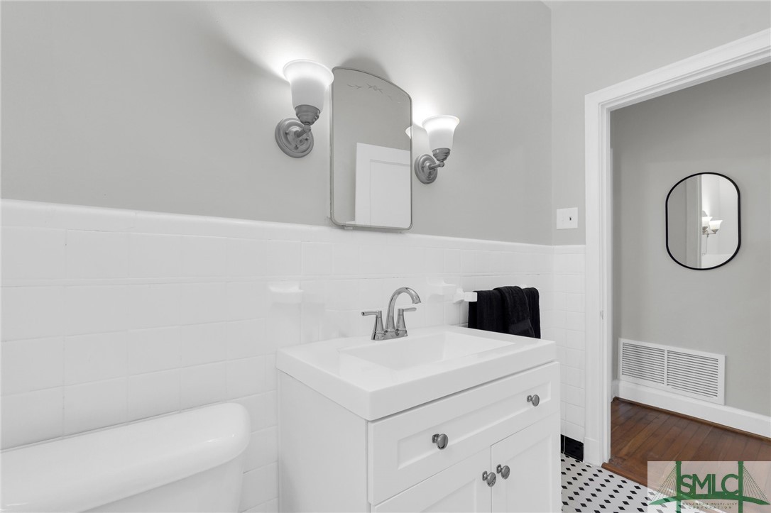 516 E 53rd Street