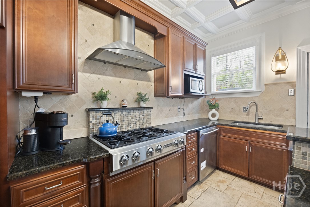 535 E 44th Street