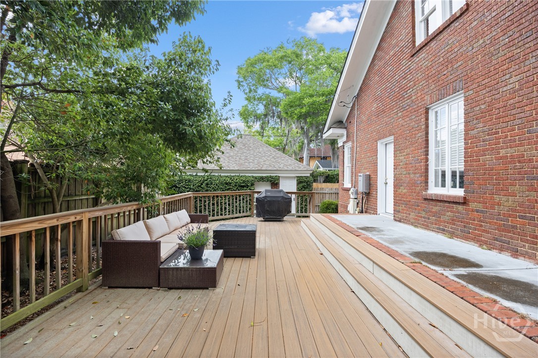 535 E 44th Street