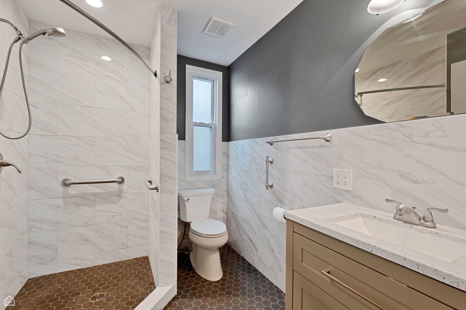 4042 N Kenneth Avenue