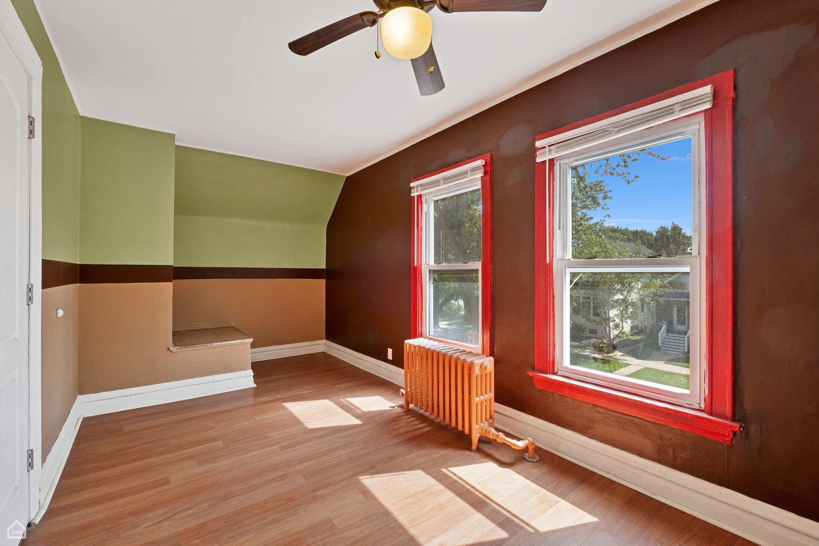 4042 N Kenneth Avenue