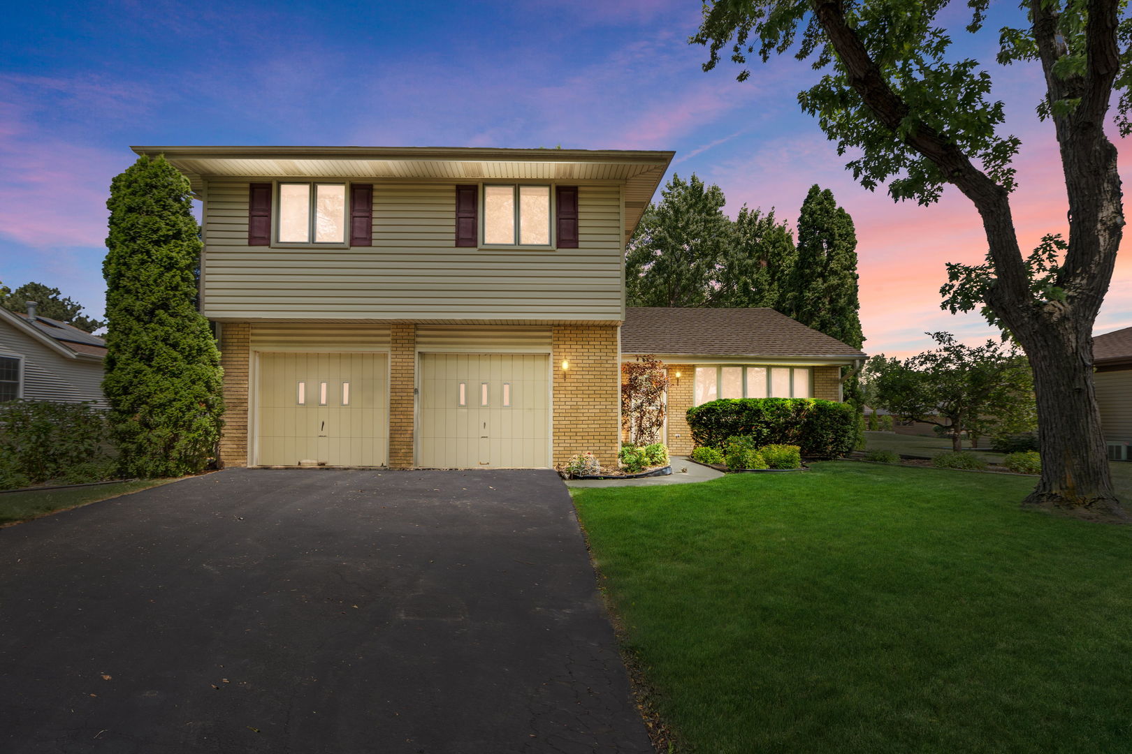 121 S Staffire Drive