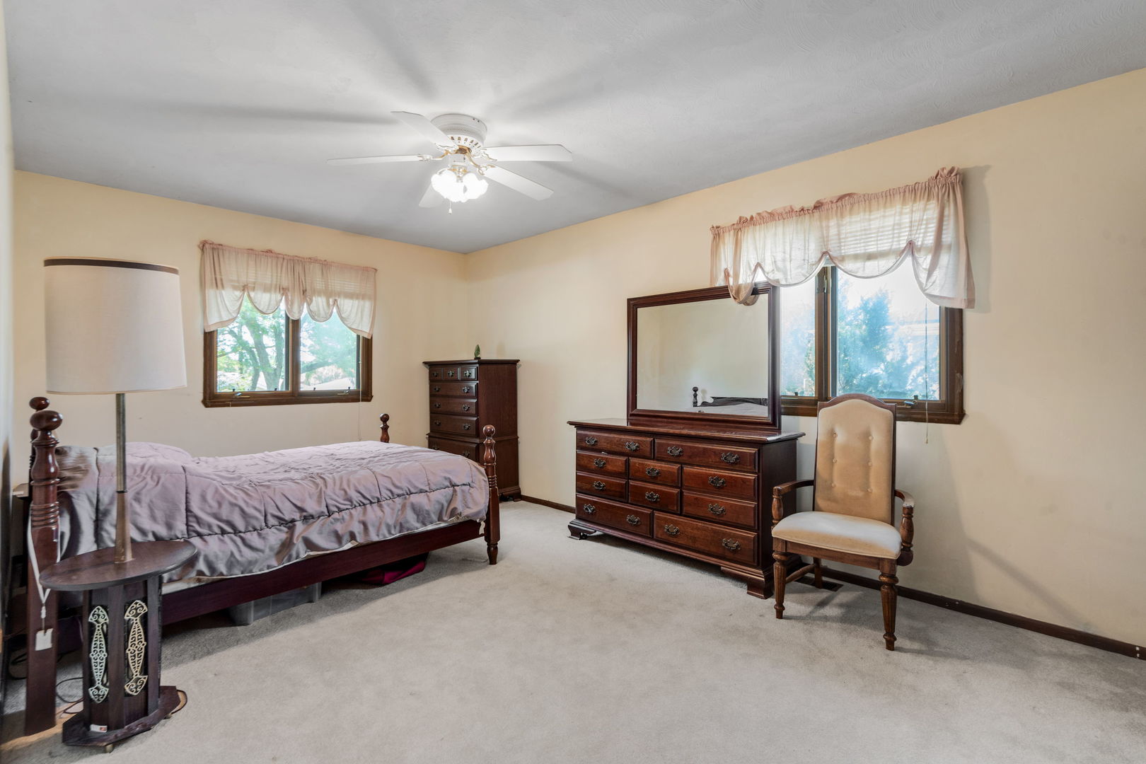 121 S Staffire Drive