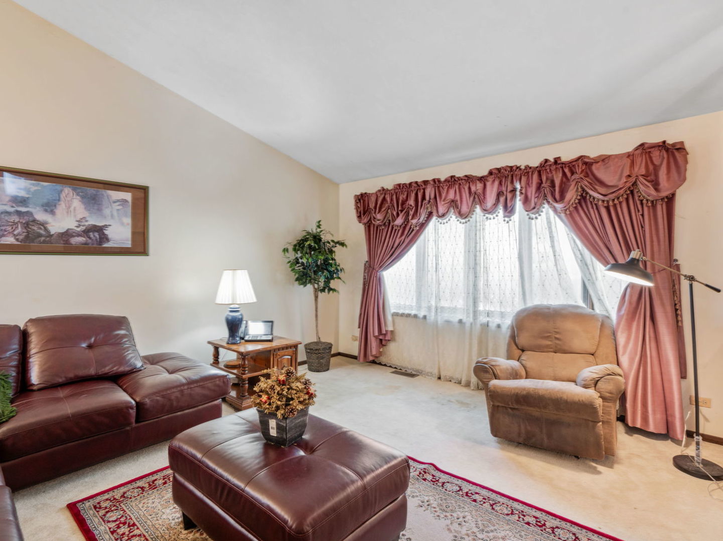 121 S Staffire Drive