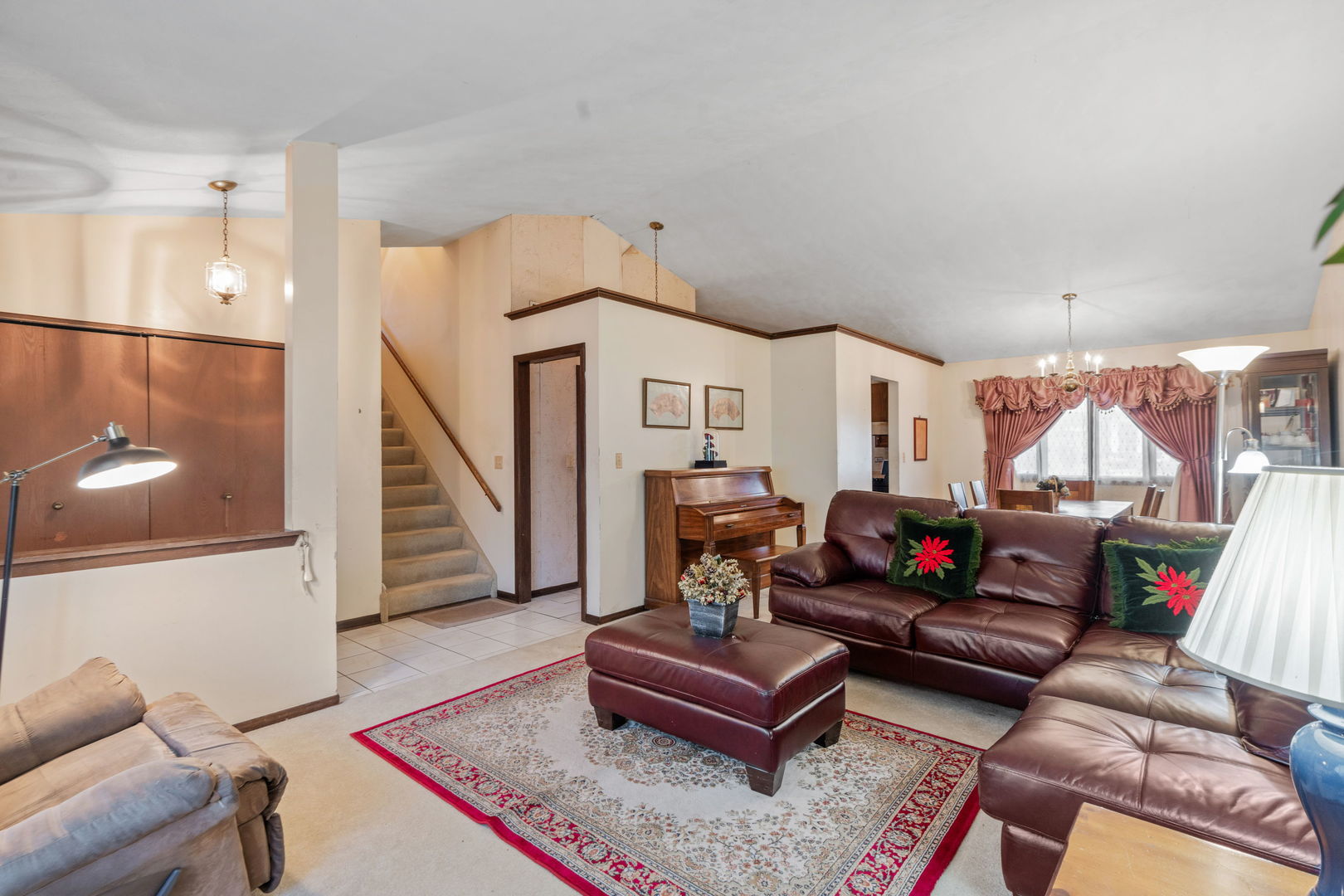 121 S Staffire Drive