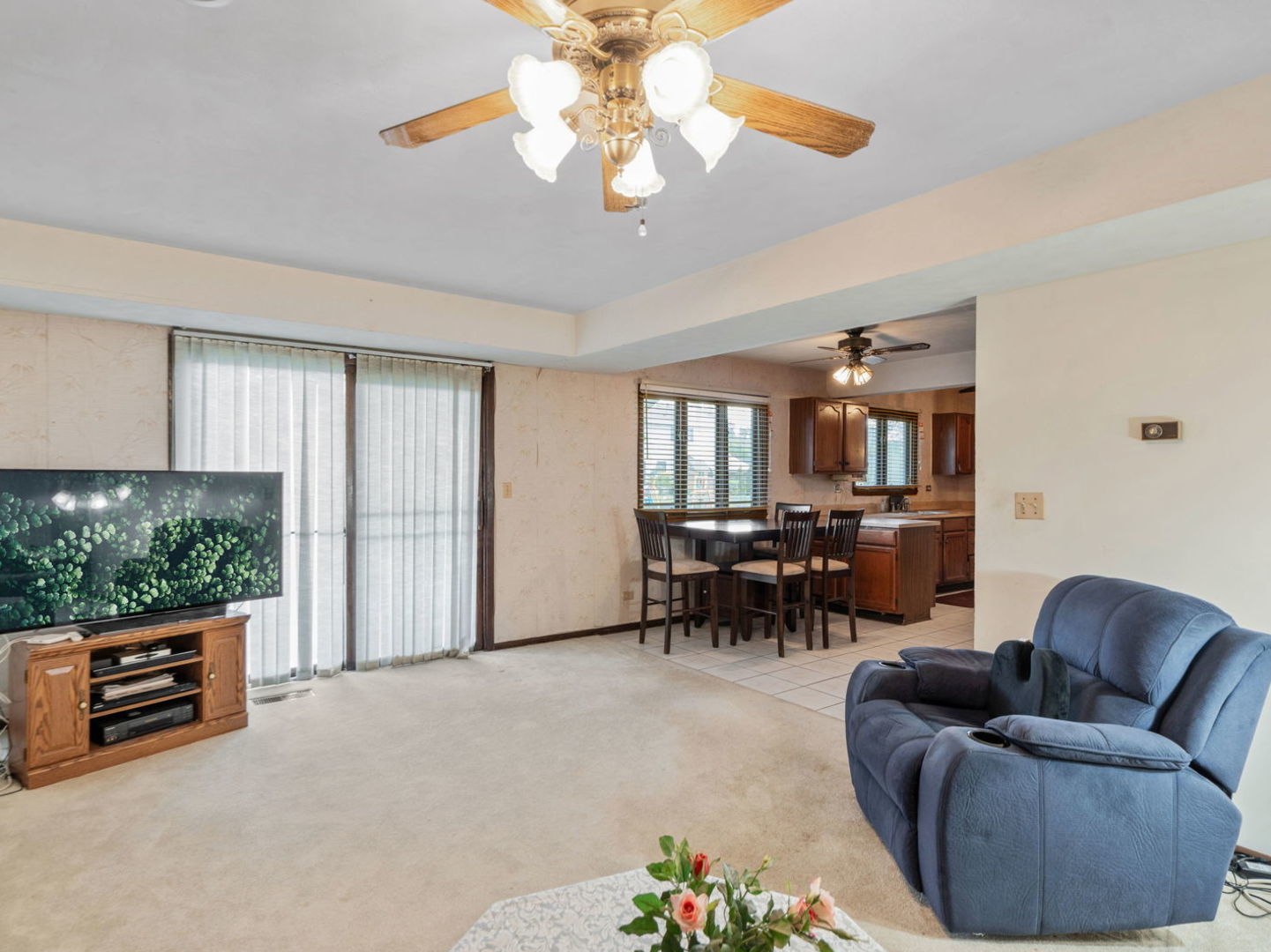 121 S Staffire Drive