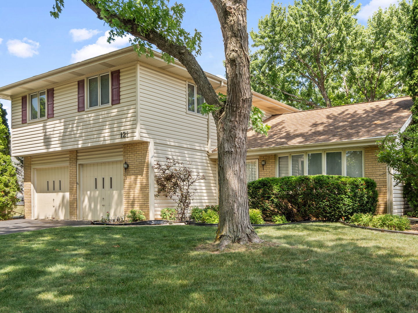 121 S Staffire Drive