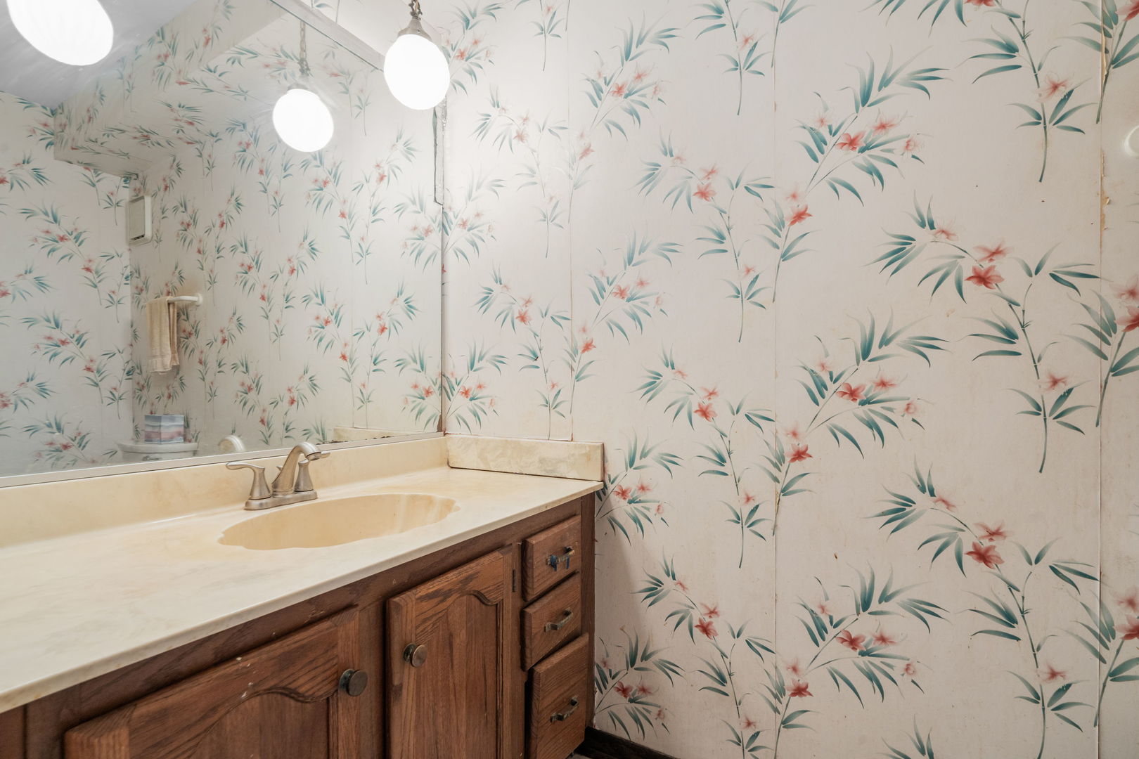 121 S Staffire Drive