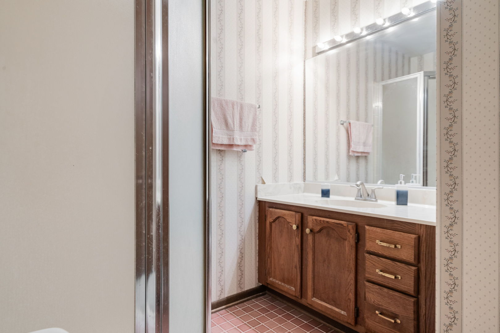 121 S Staffire Drive