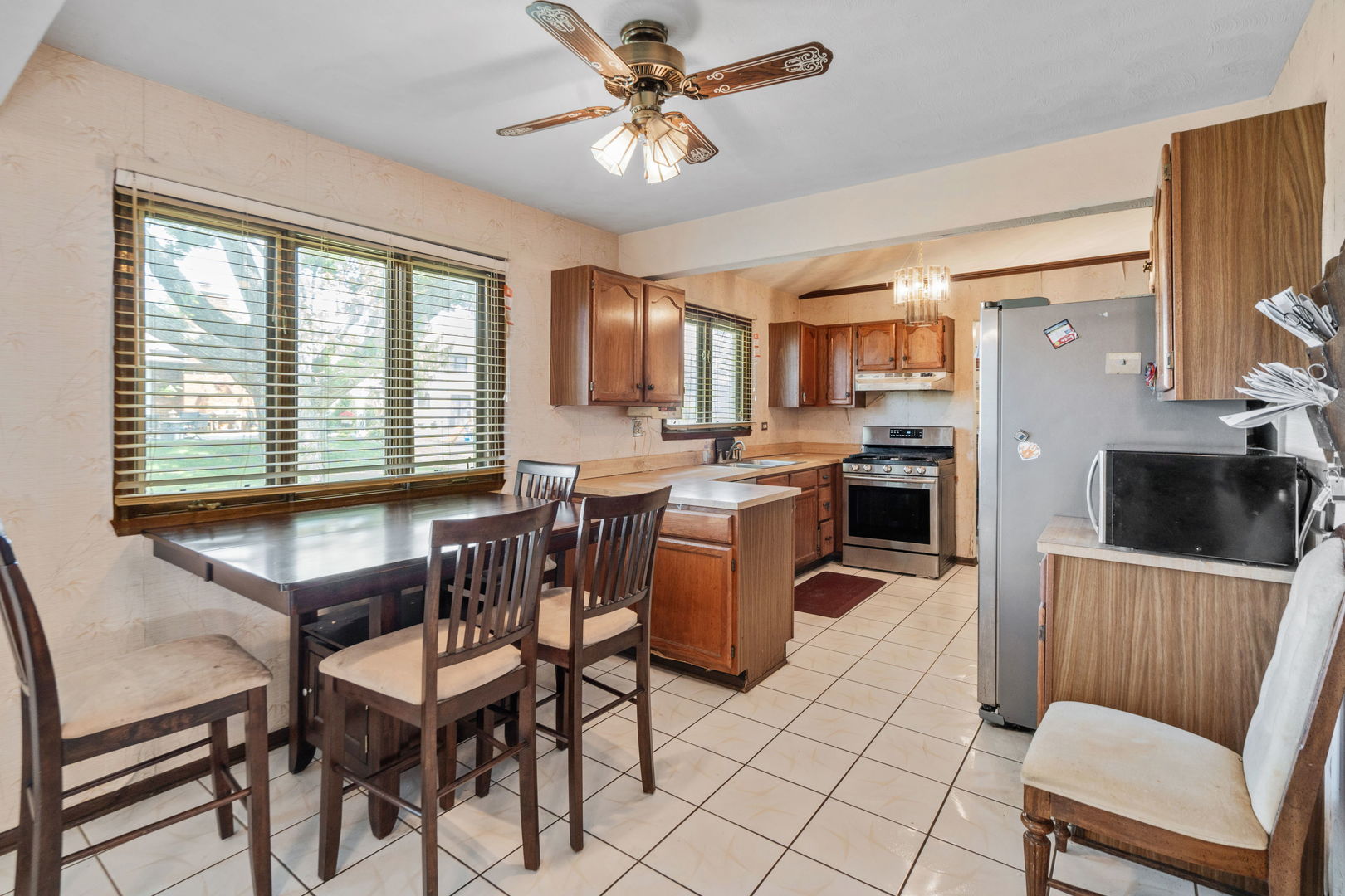 121 S Staffire Drive