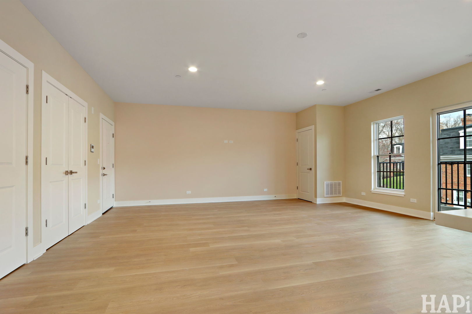 319 S Glendale Avenue Unit: 204