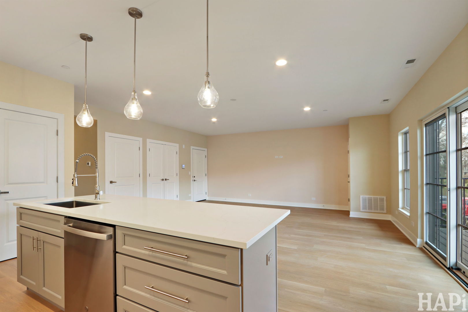 319 S Glendale Avenue Unit: 204