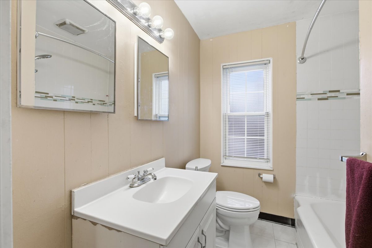 6415 N Drake Avenue Unit: 6415