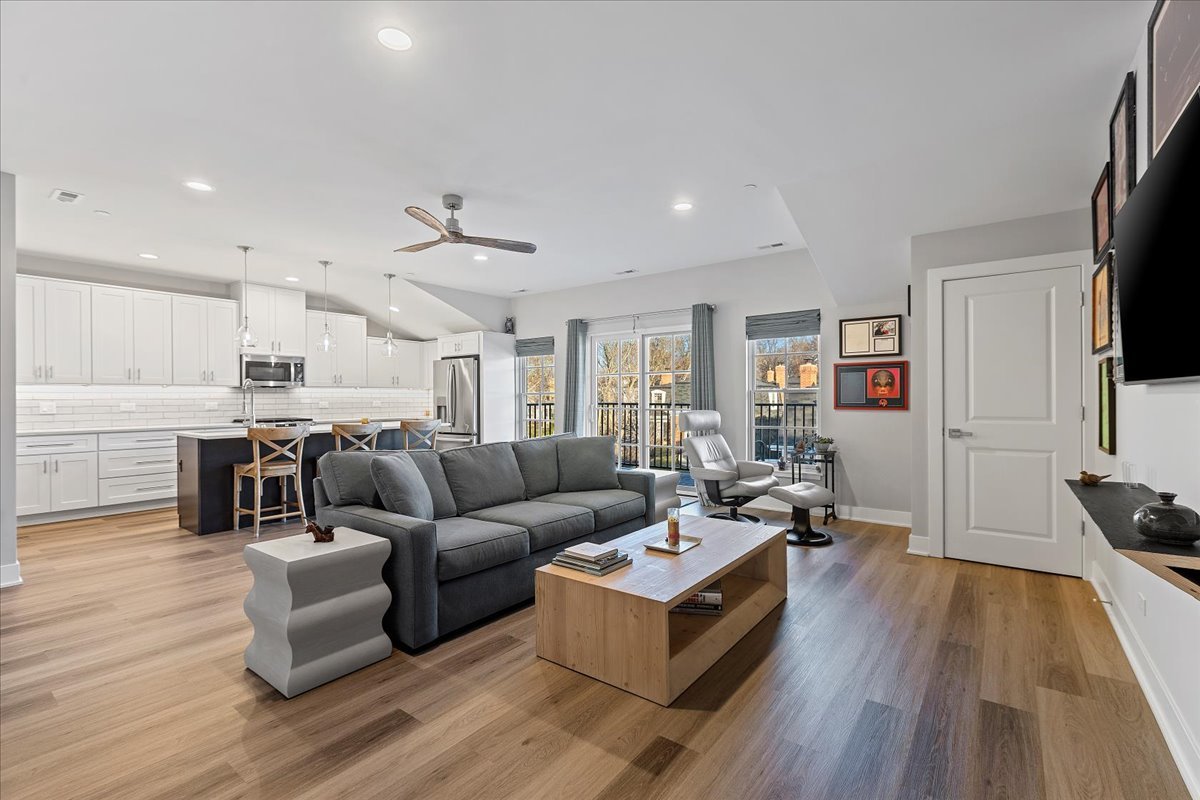 319 S Glendale Avenue Unit: 303