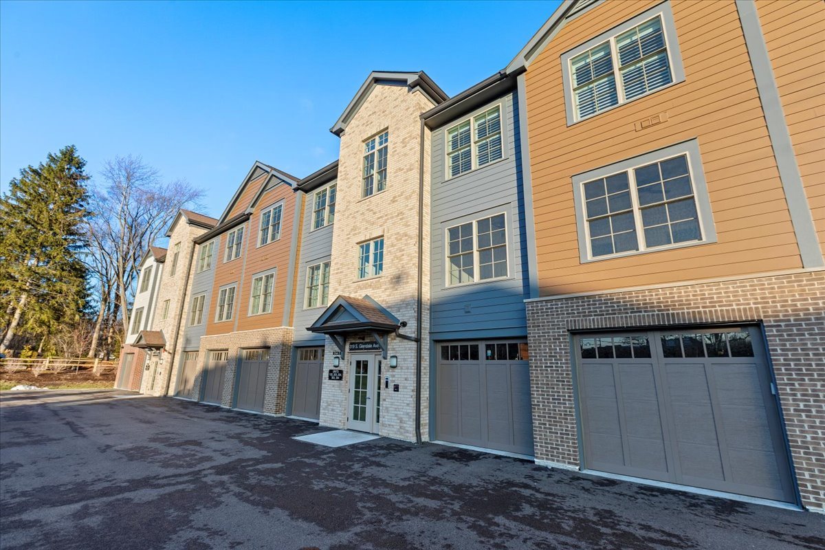 319 S Glendale Avenue Unit: 303