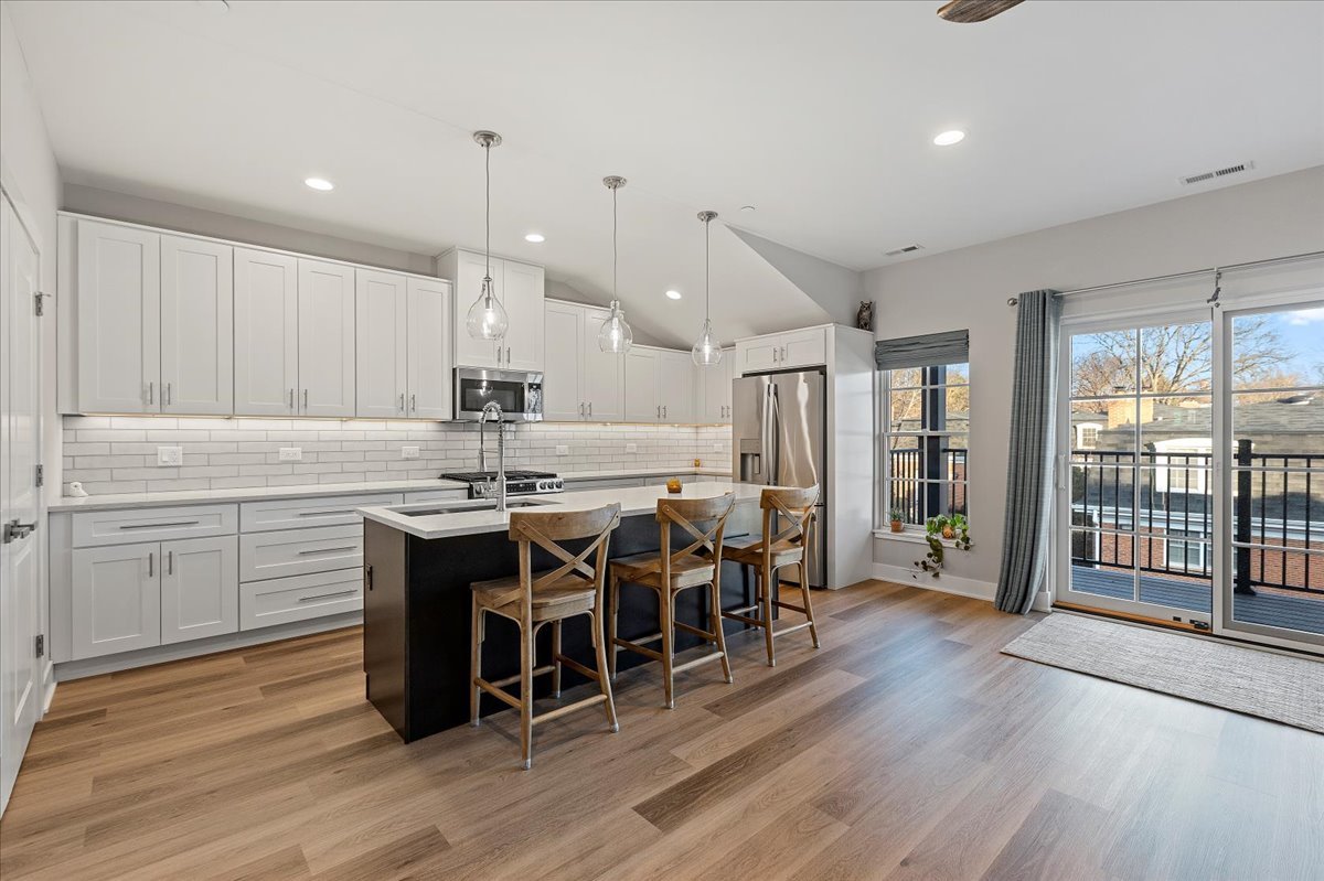 319 S Glendale Avenue Unit: 303