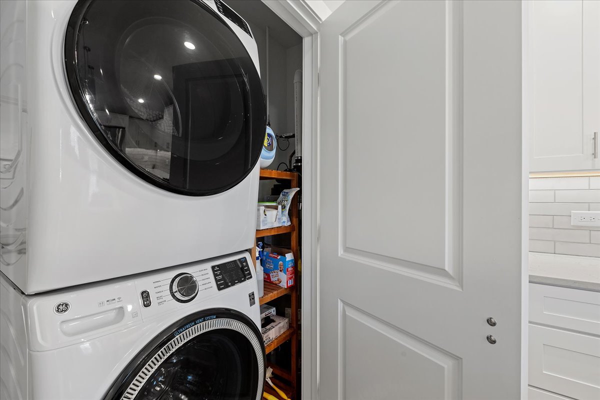 319 S Glendale Avenue Unit: 303