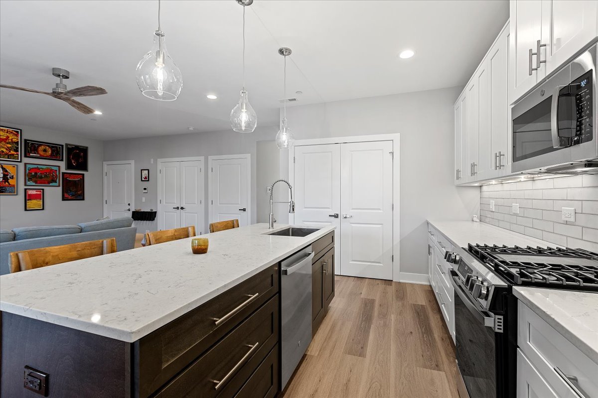 319 S Glendale Avenue Unit: 303