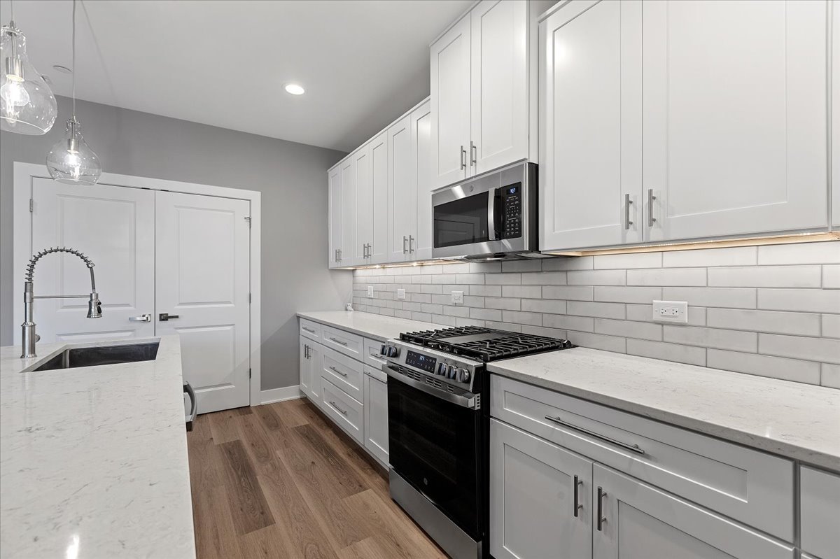 319 S Glendale Avenue Unit: 303