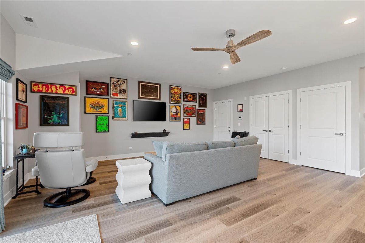 319 S Glendale Avenue Unit: 303