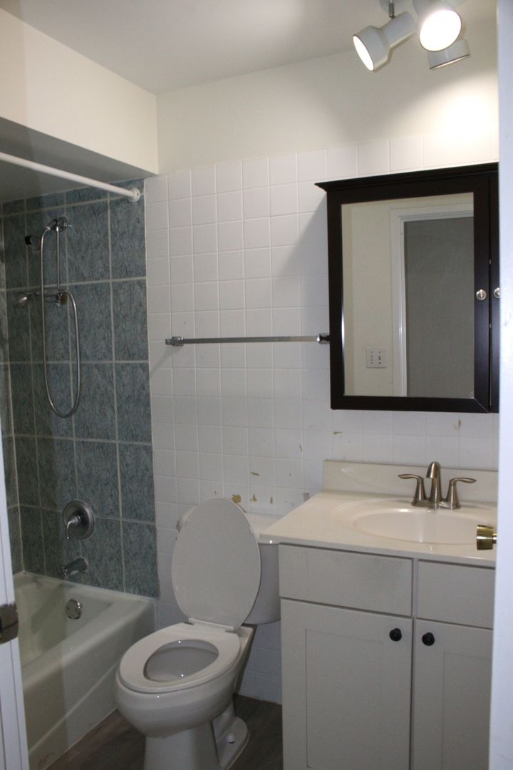 2 Timber Lane Unit: 17