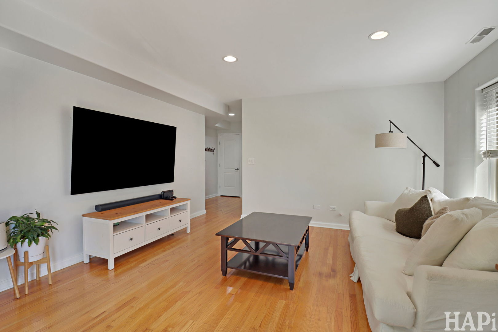 4716 W Addison Street Unit: 2E