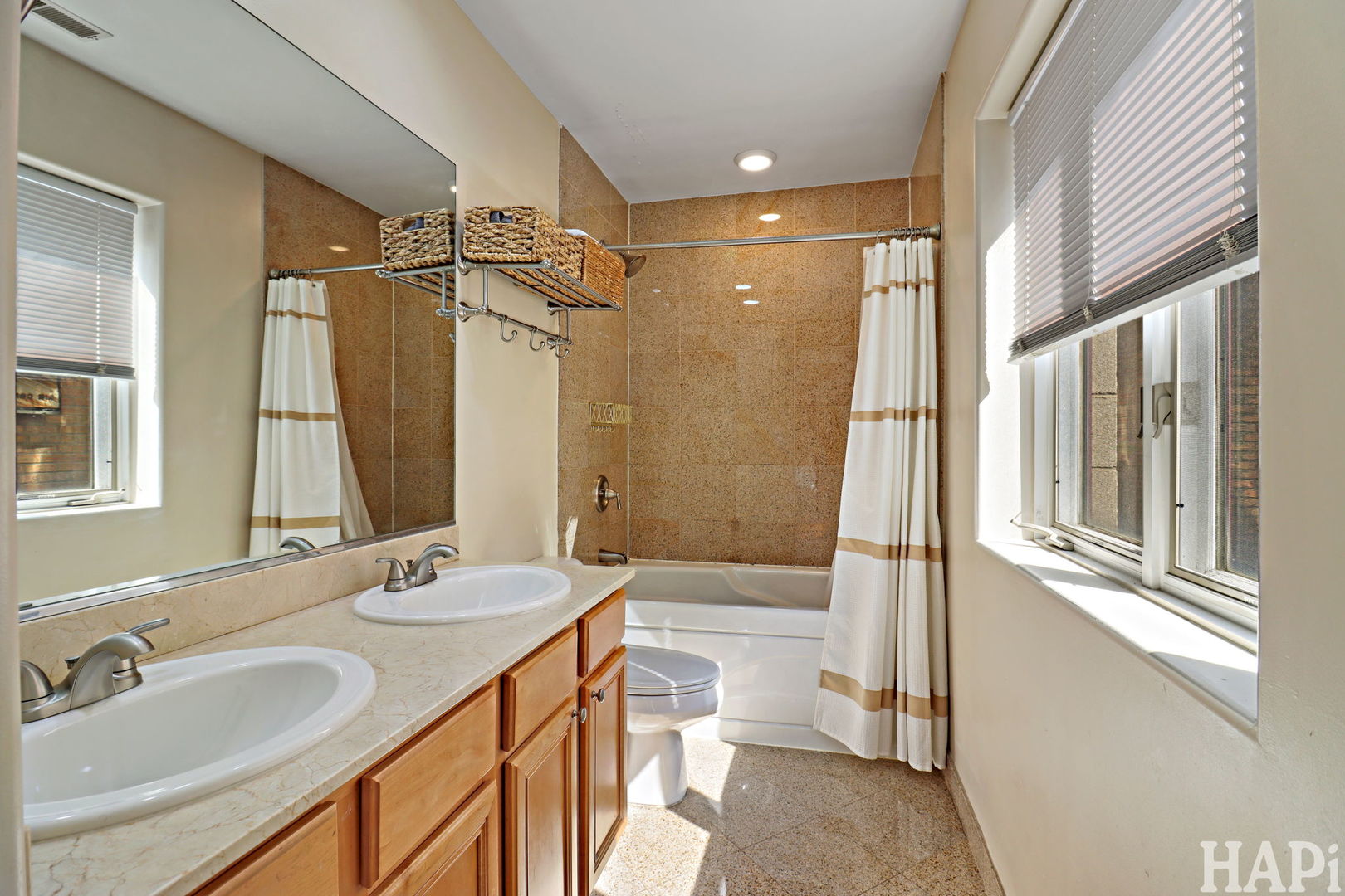 4716 W Addison Street Unit: 2E