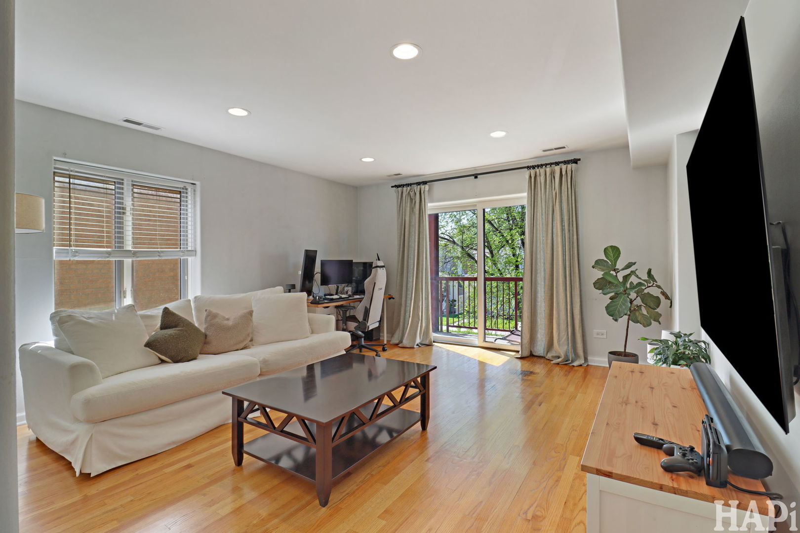 4716 W Addison Street Unit: 2E