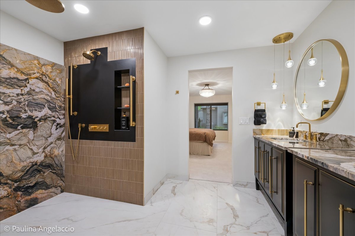 897 Longmeadow Court Unit: 1044