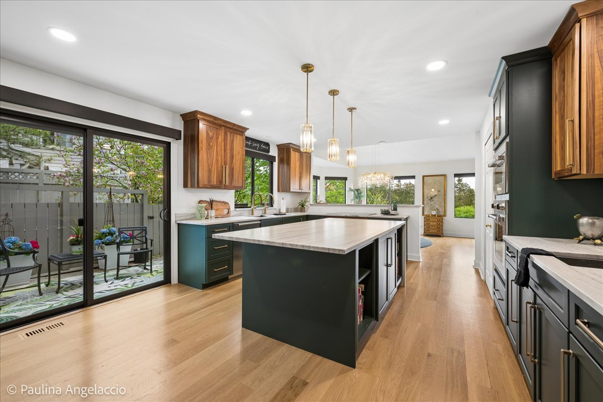 897 Longmeadow Court Unit: 1044