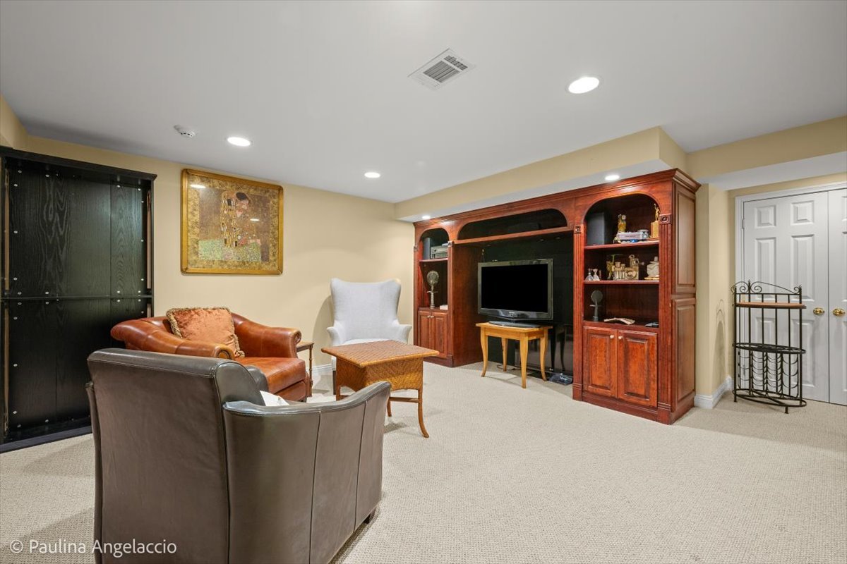 570 Hillside Court