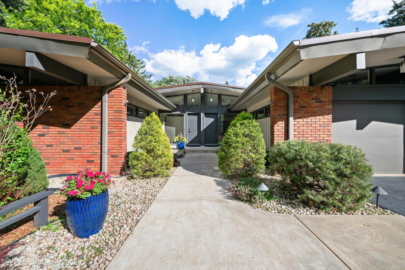 27 Barrington Bourne